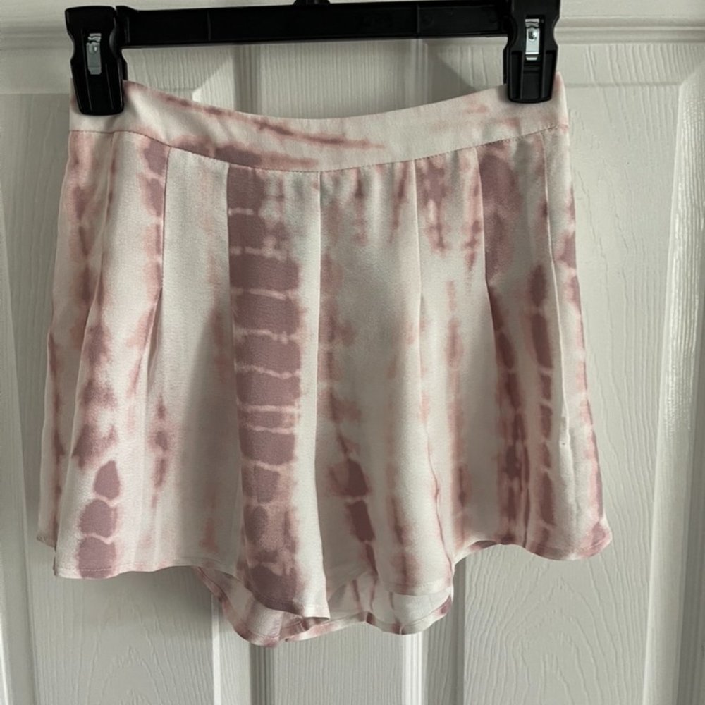 Forever 21 Pink/White Batik Print Shorts Size Small NWT